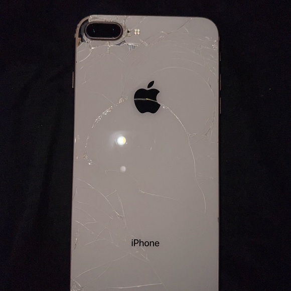 iPhone 8+ - Picture 5 of 5
